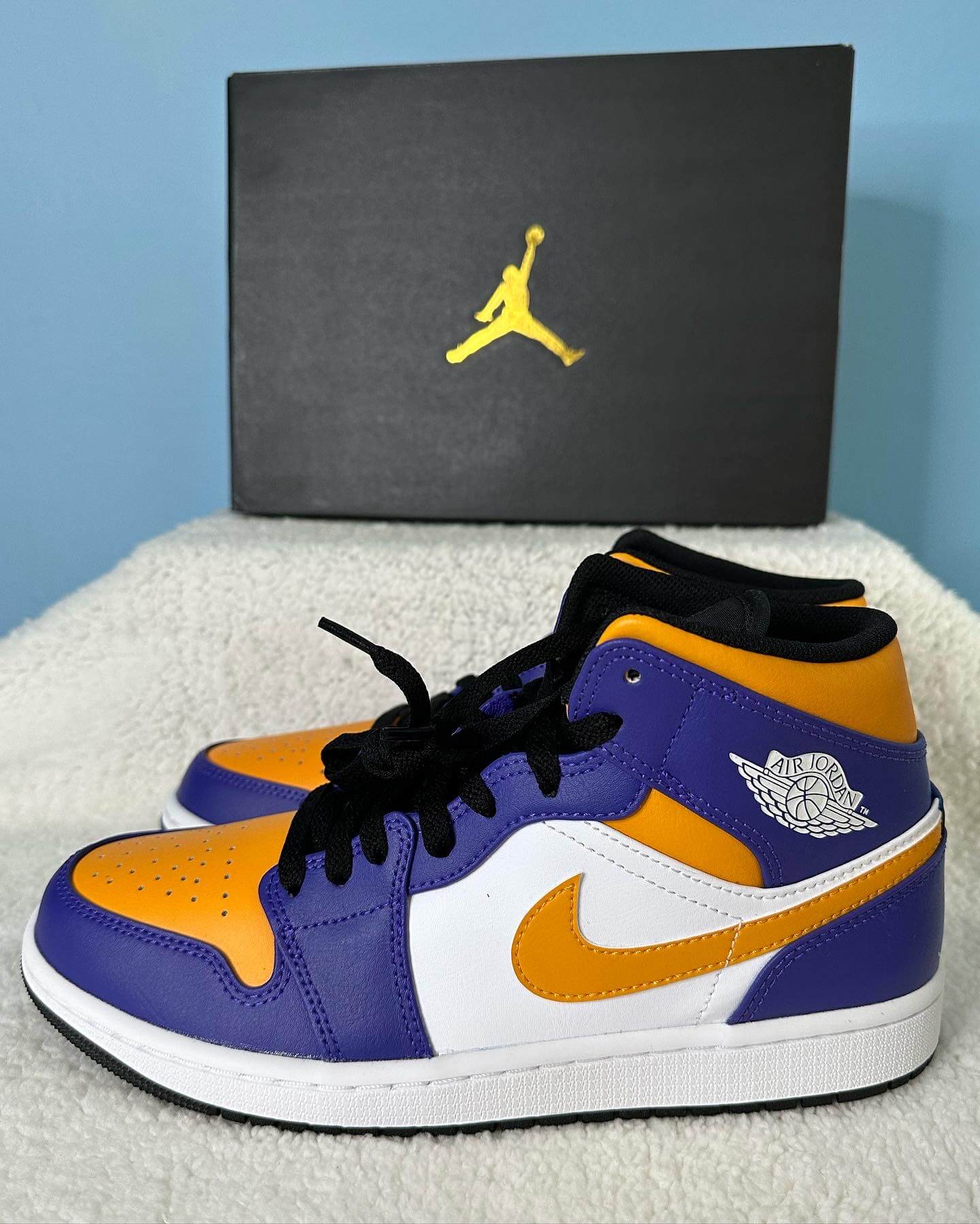 Sneakers Nike Air Jordan 1 Mid Lakers. Talla 26 cms
