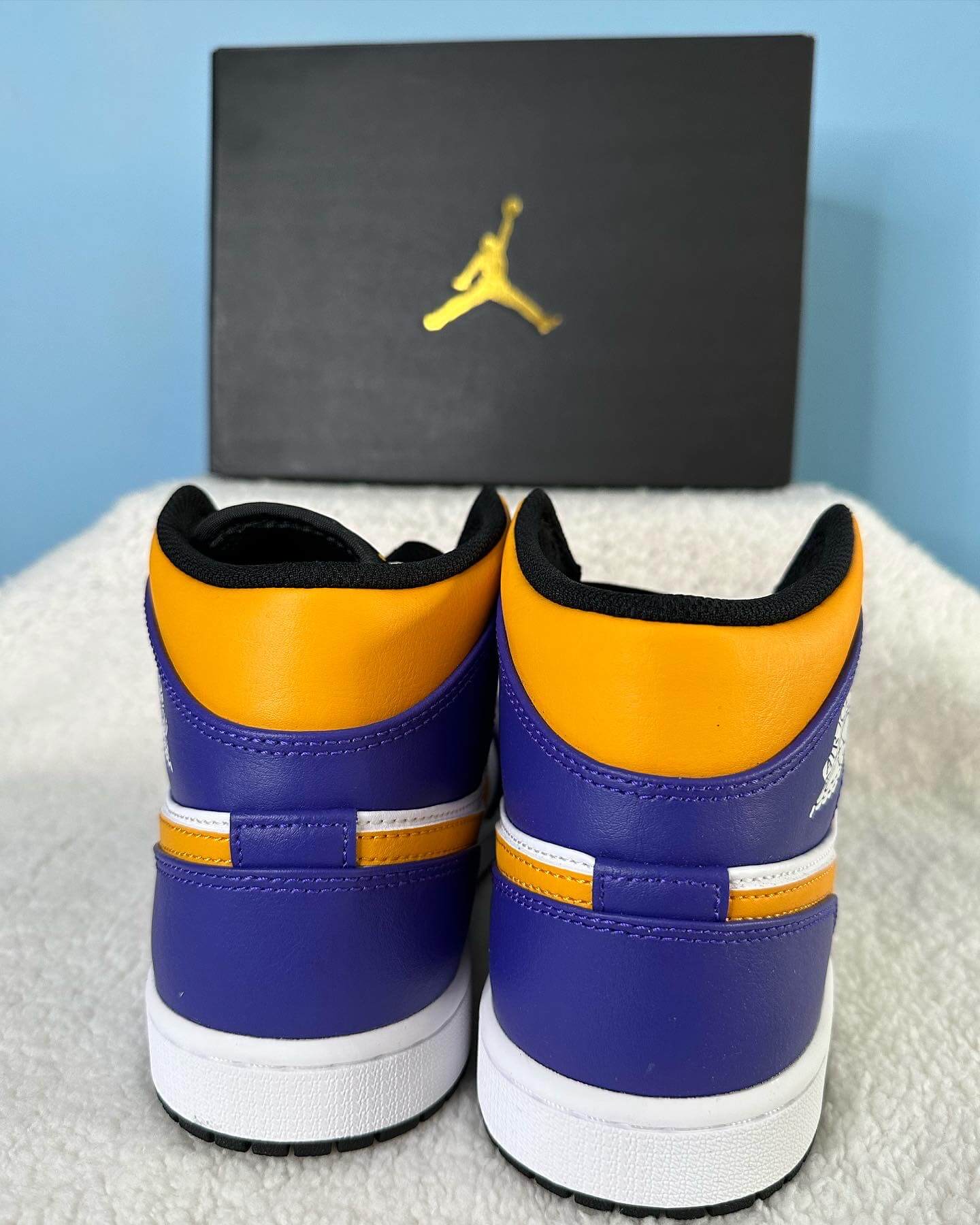 Sneakers Nike Air Jordan 1 Mid Lakers. Talla 26 cms