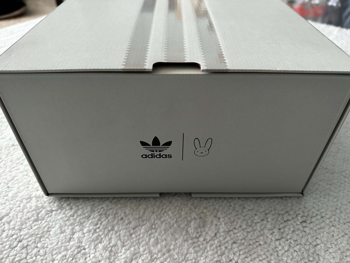 Sneakers Adidas Forum Bad Bunny Gris. Talla 26 cms