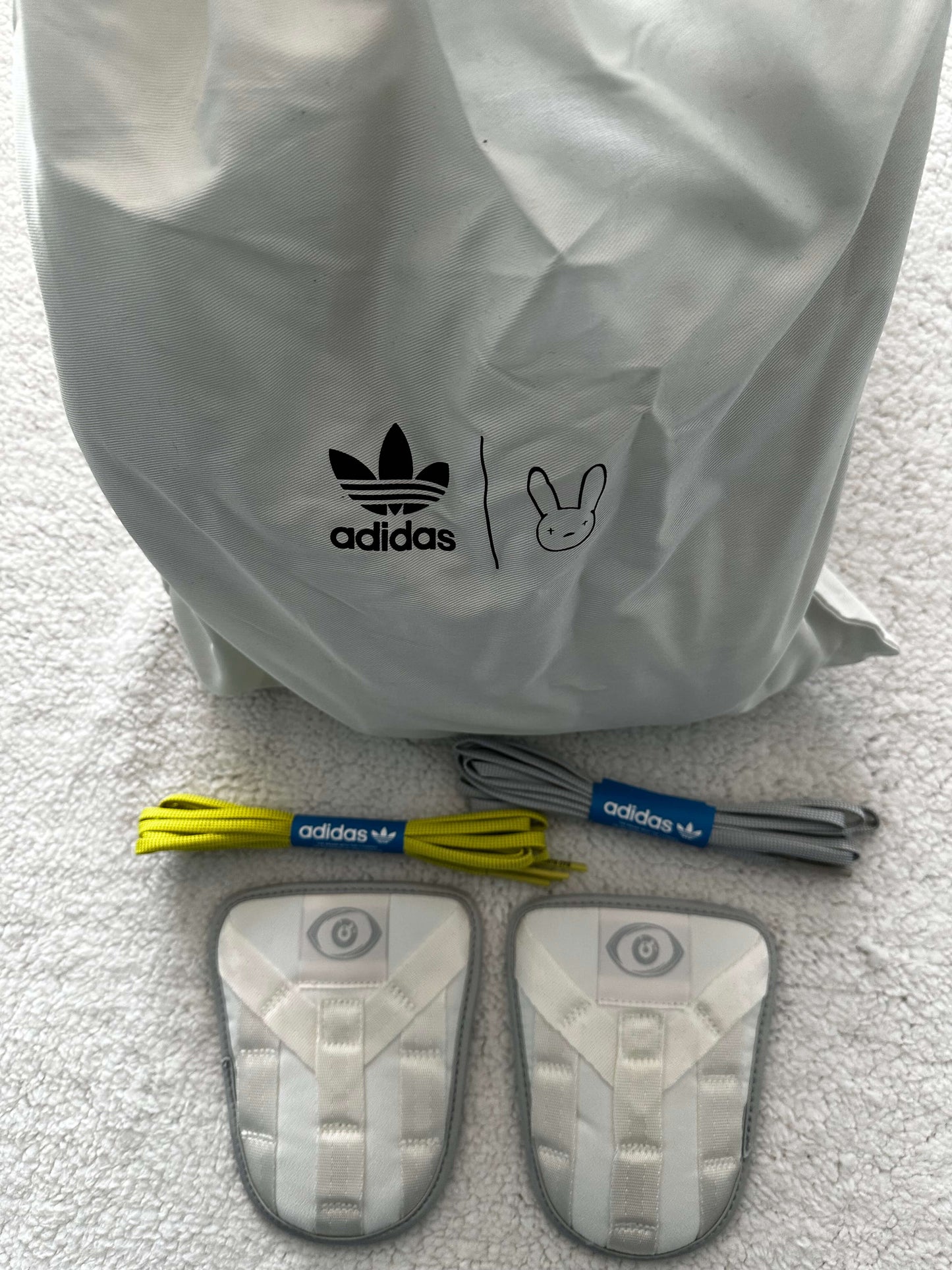 Sneakers Adidas Forum Bad Bunny Gris. Talla 26 cms