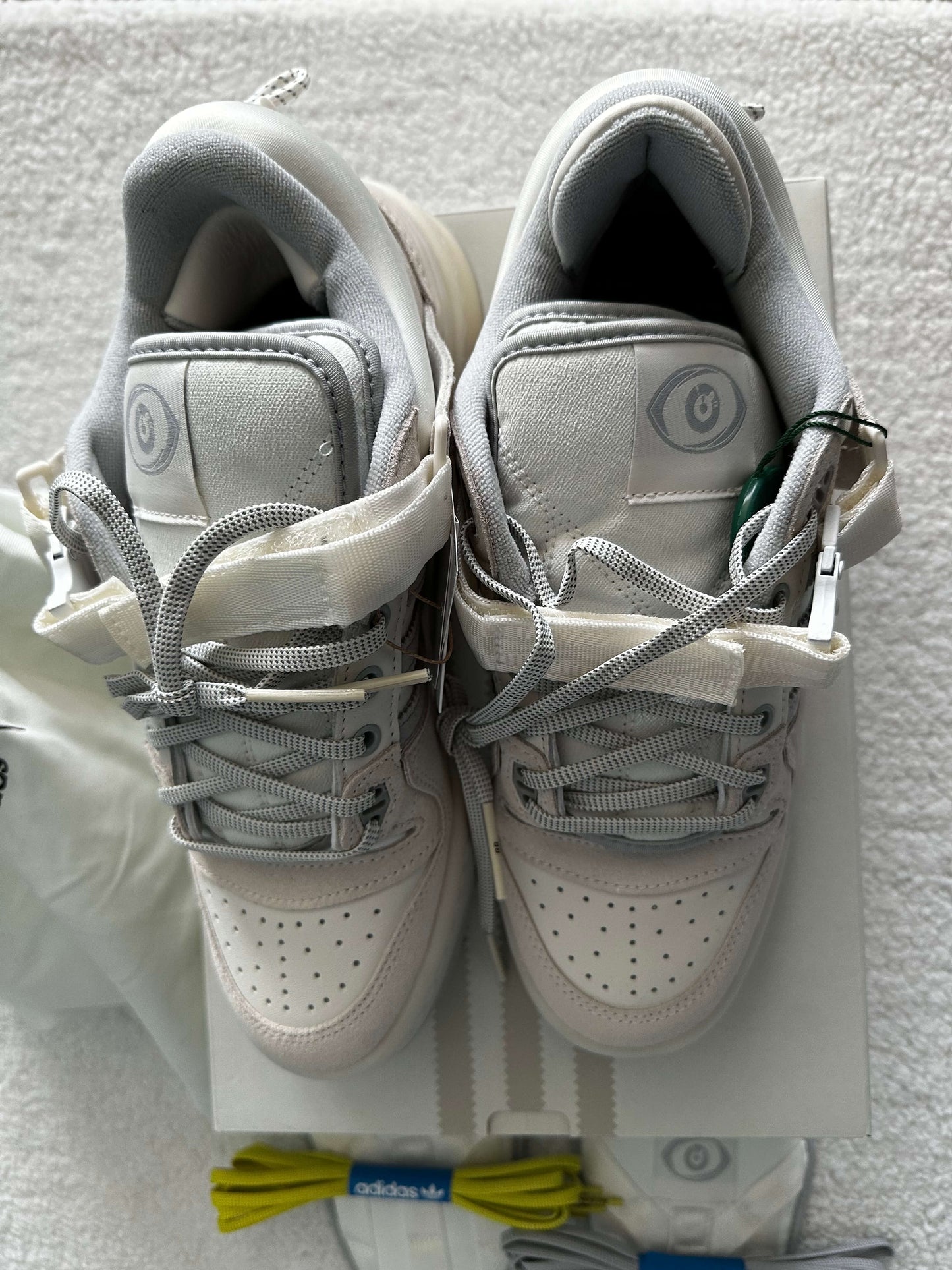 Sneakers Adidas Forum Bad Bunny Gris. Talla 26 cms