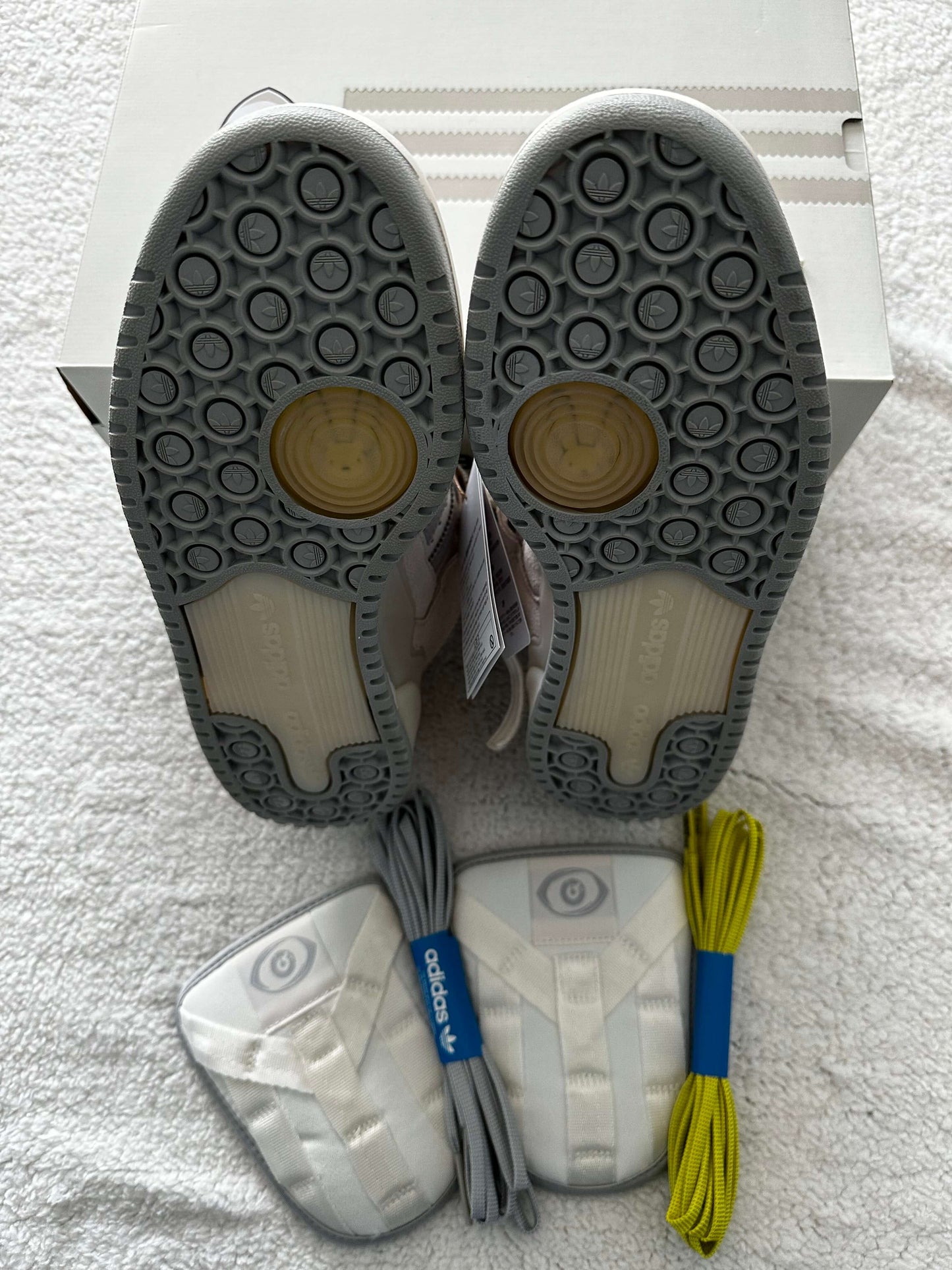 Sneakers Adidas Forum Bad Bunny Gris. Talla 26 cms