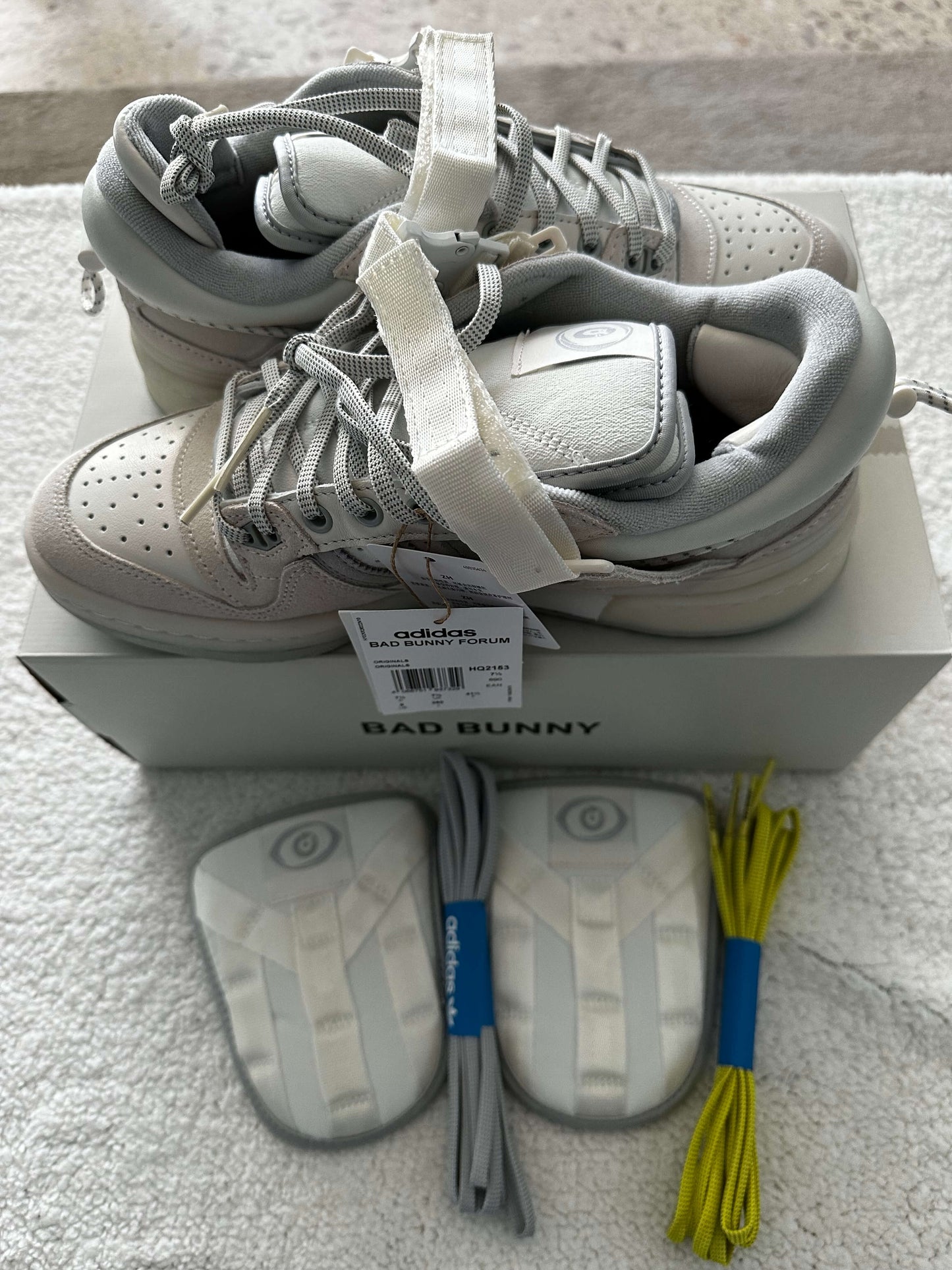 Sneakers Adidas Forum Bad Bunny Gris. Talla 26 cms