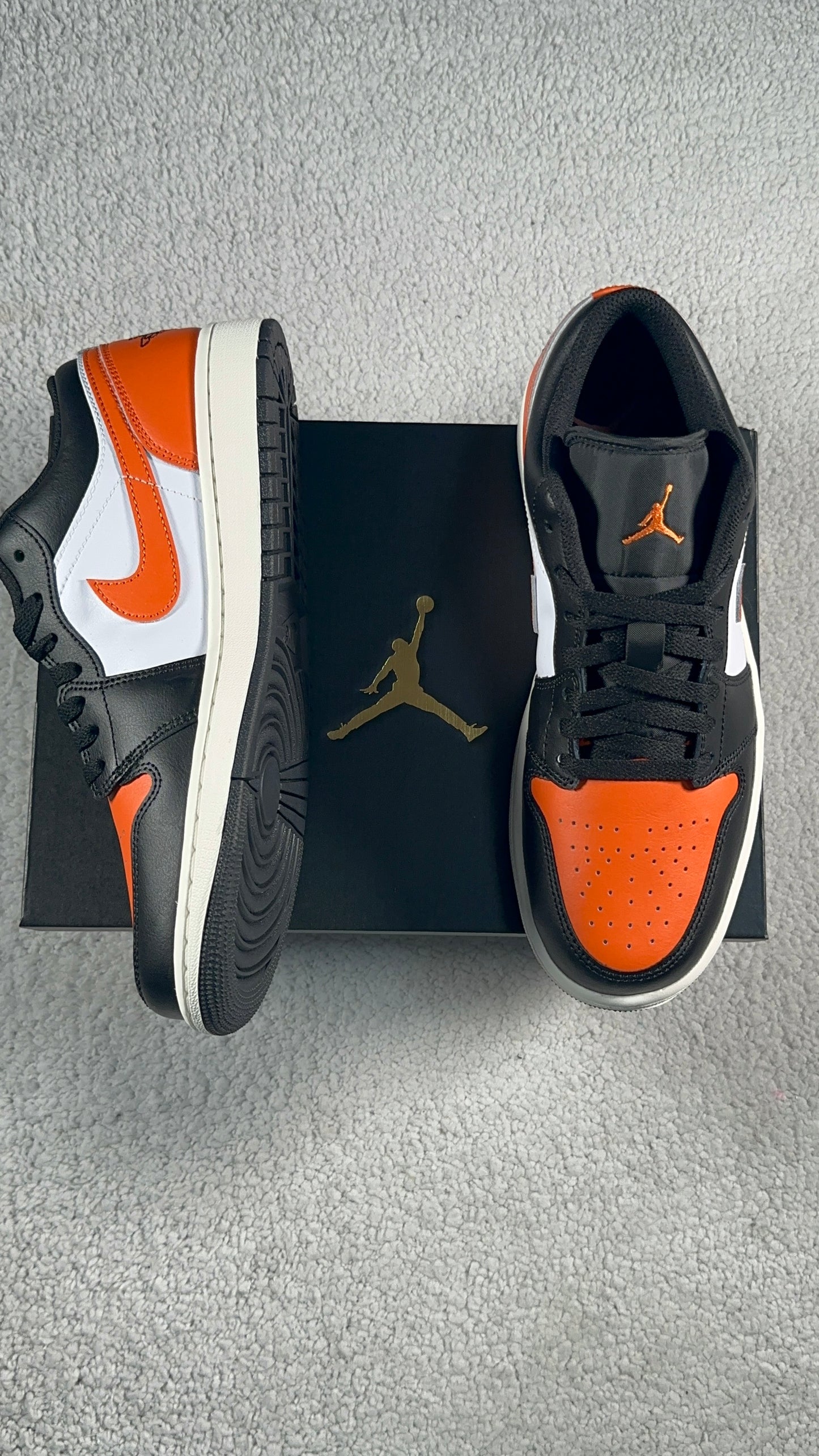 Nike Air Jordan 1 Mid. Talla 27 cms