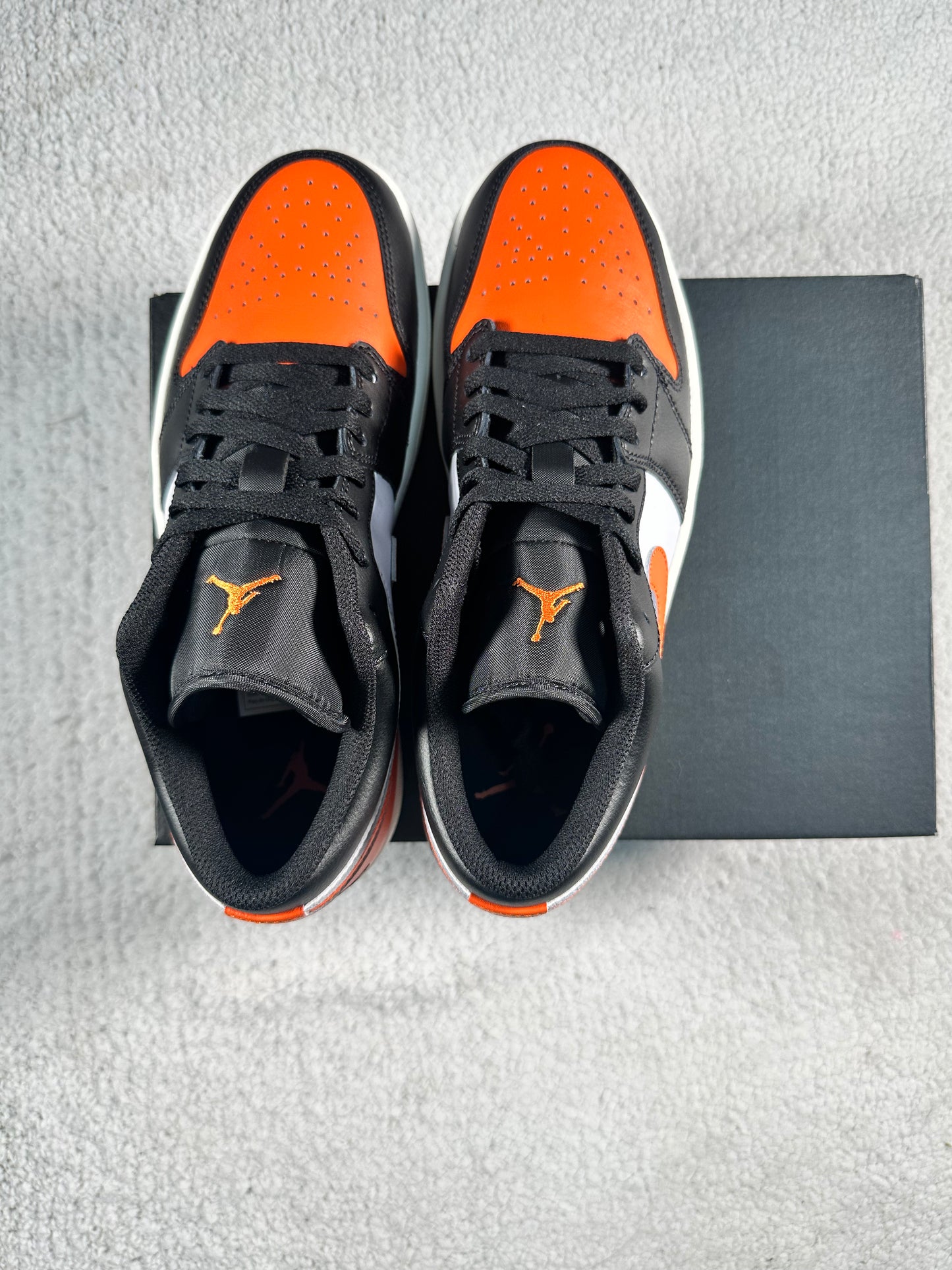 Nike Air Jordan 1 Mid. Talla 27 cms
