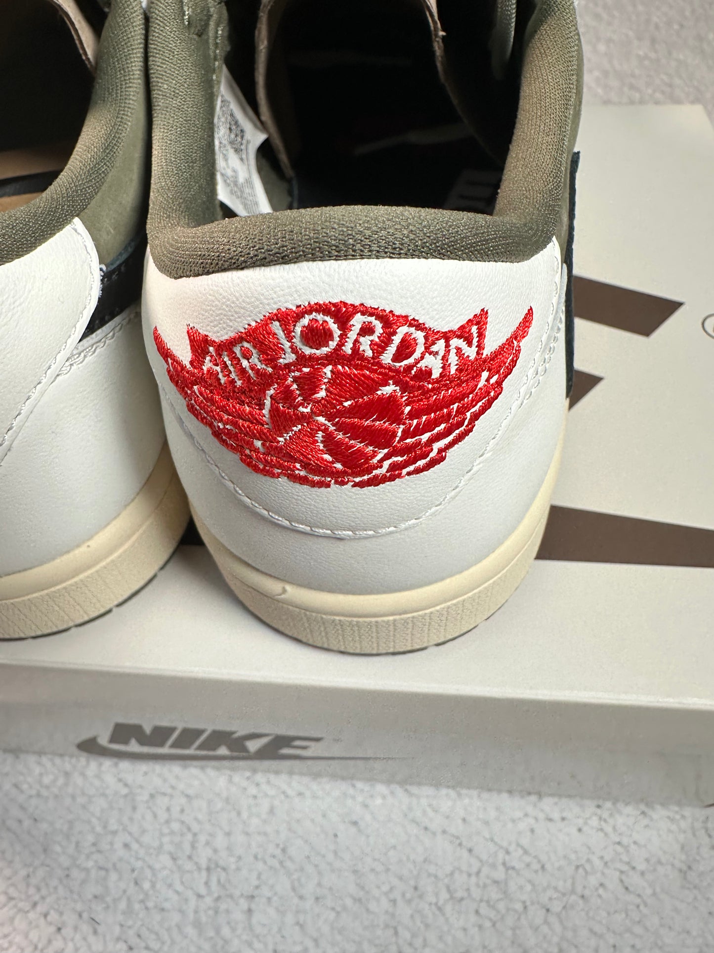 Nike Air Jordan 1 Low Medium Olive. Talla 27 cms