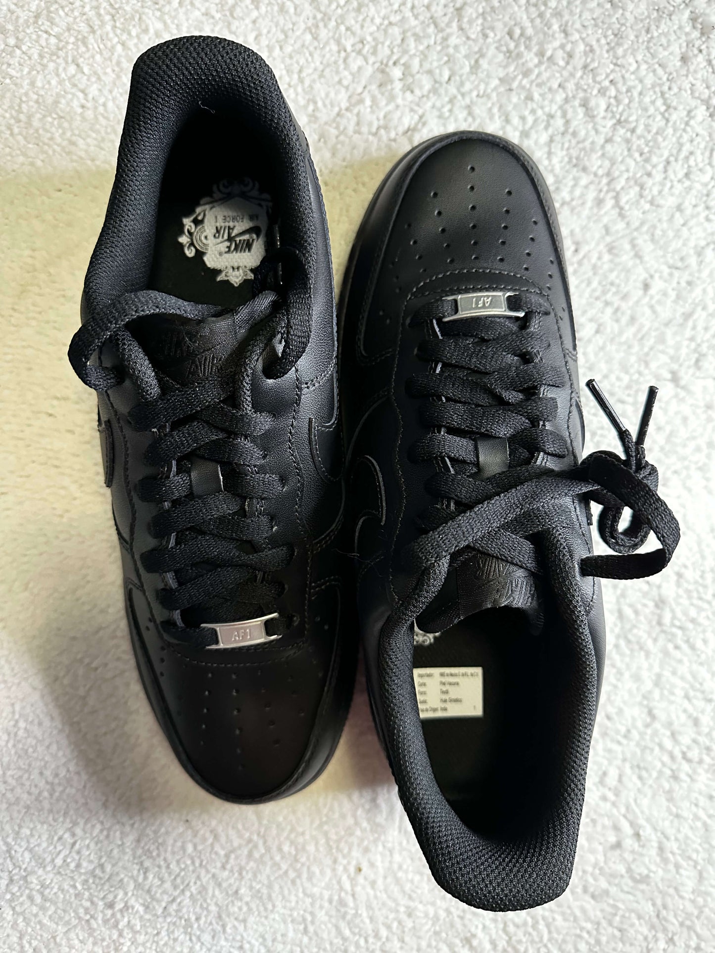Sneakers Nike Air Force 1 '07 en color negro. Talla 27 cms