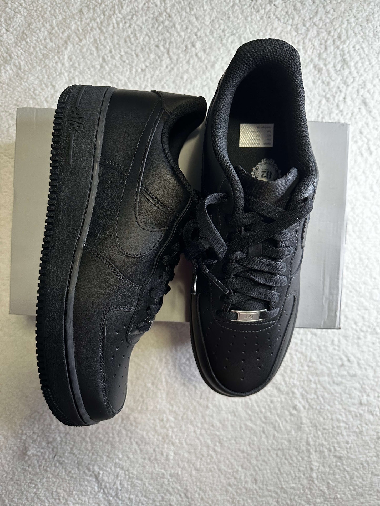 Sneakers Nike Air Force 1 '07 en color negro. Talla 27 cms