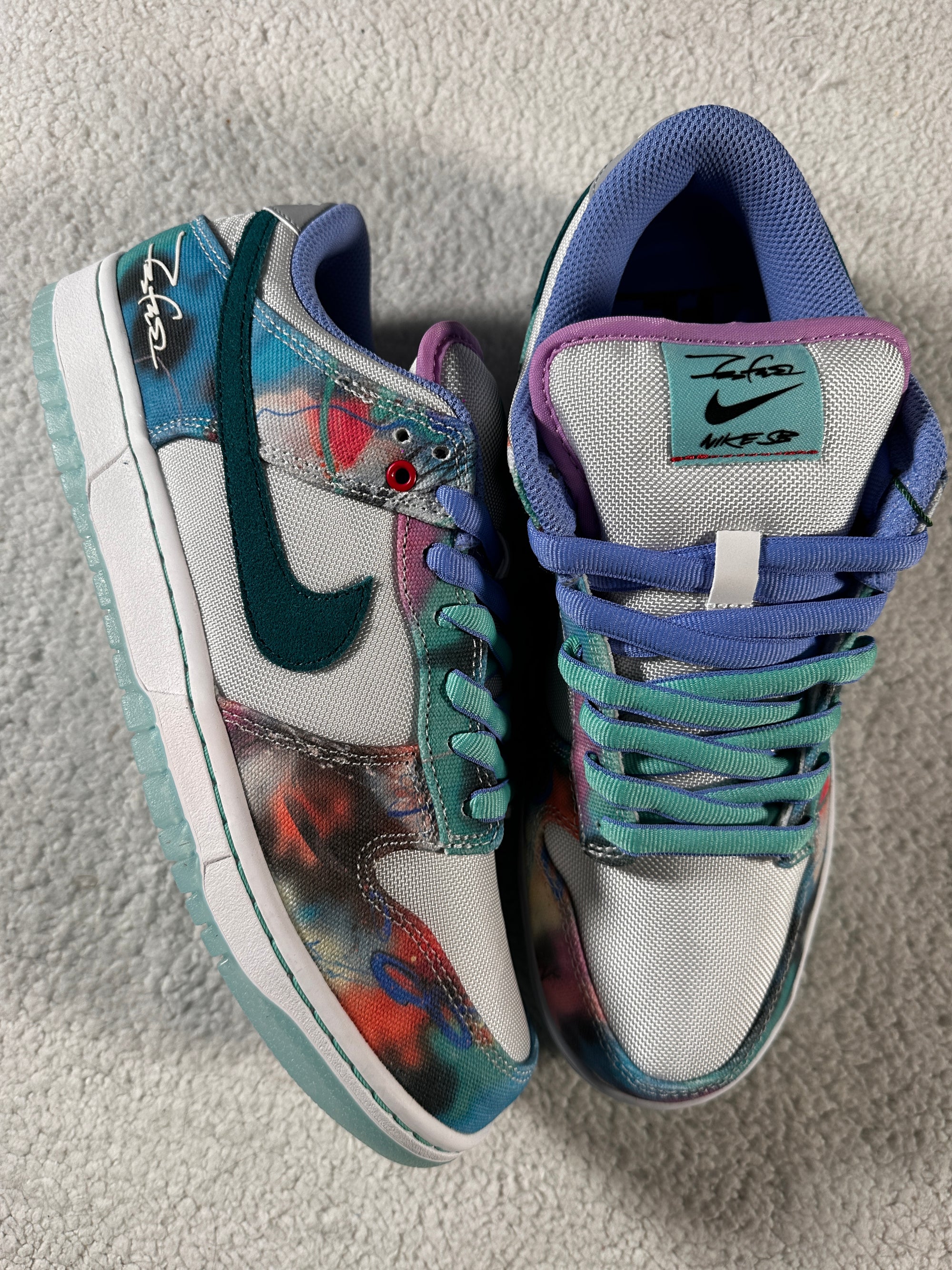 Nike SB Dunk Low x Futura Laboratories
White and Geode Teal. Talla 27 centímetros