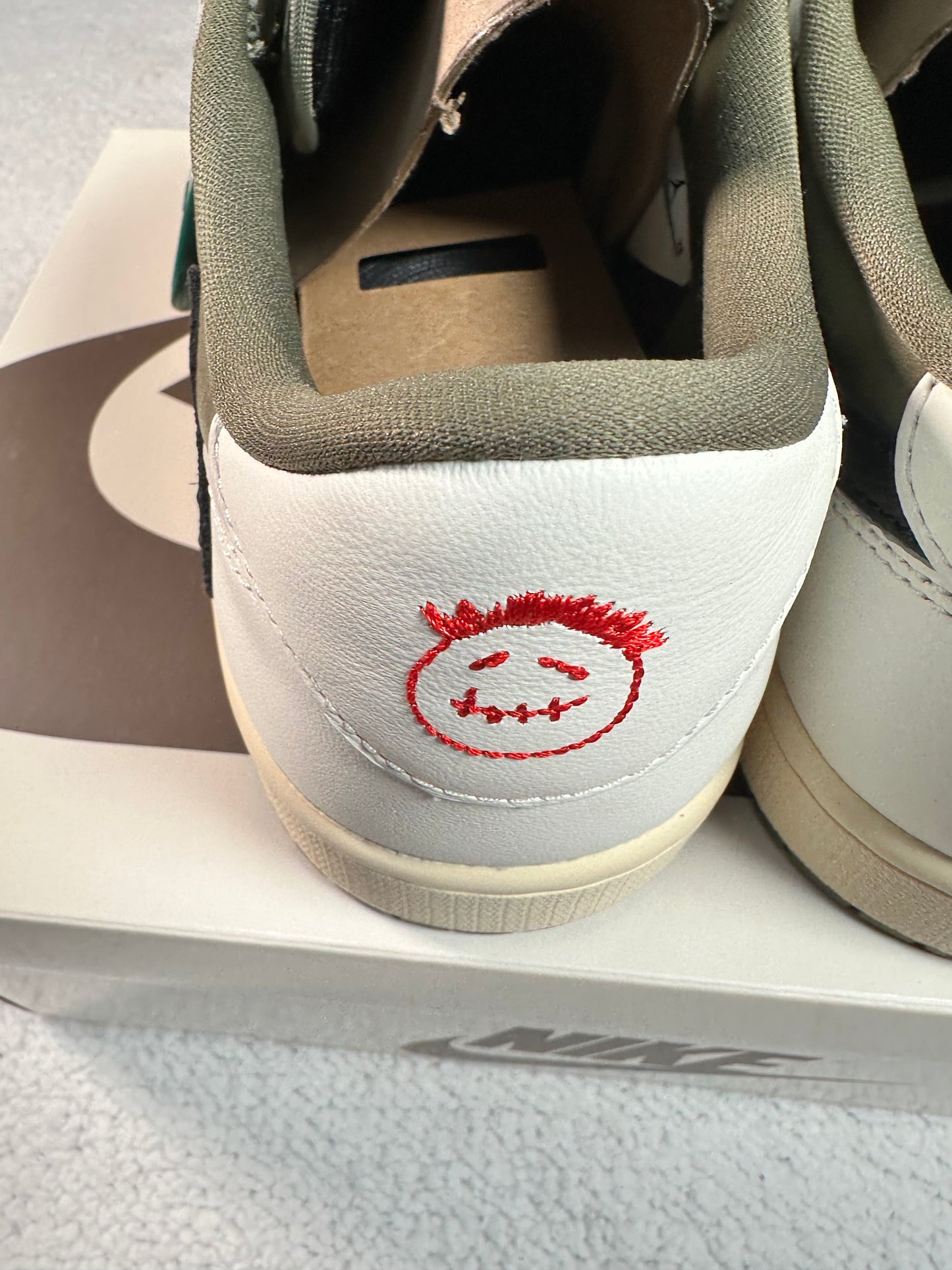Nike Air Jordan 1 Low Medium Olive. Talla 27 cms